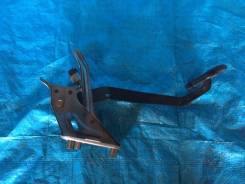 Педаль тормоза. Toyota Mark II, GX100, GX105, JZX100, JZX101, JZX105, LX100 Toyota Cresta, GX100, GX105, JZX100, JZX101, JZX105, LX100 Toyota Chaser...