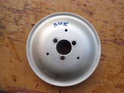 Шкив помпы. Audi: A8, S, S6, A4, A6 Двигатели: ASB, AUK, BAT, BBJ, BDW, BDX, BKH, BLB, BMK, BNA, BNG, BNK, BPJ, BPP, BRE, BRF, BSG, BVG, BVJ, BVN, BXA...