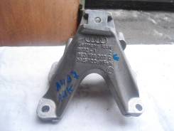Кронштейн опоры двигателя. Audi A4, 8EC, 8ED, 8HE Audi S4, 8EC, 8ED, 8HE Двигатели: ALT, ALZ, ASB, AUK, AWA, BBJ, BBK, BCZ, BDG, BFB, BGB, BHF, BKE, B...