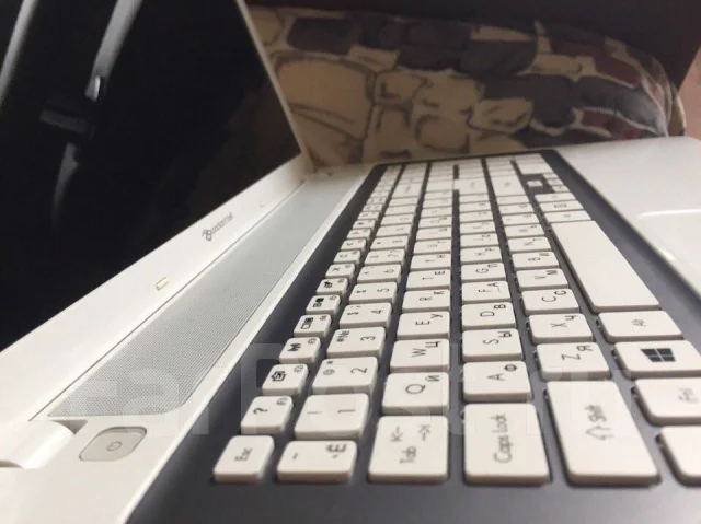 Packard Bell. 17.3", 2,4����, ��� 8 ��, ���� 500���, WiFi: 1, Bluetooth: 1, ����������� �� 12��. ����