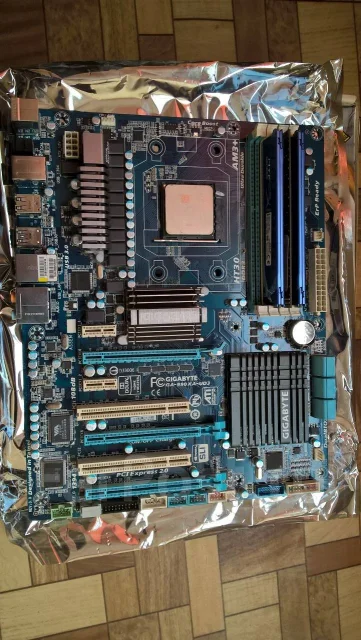Socket AM3+ ����