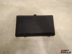 Крышка блока предохранителей. Toyota Land Cruiser, VDJ200, UZJ200W, J200, URJ202, URJ202W, GRJ200, URJ200, UZJ200 Двигатели: 1VDFTV, 2UZFE, 3URFE, 1UR...