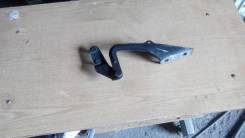 Крепление капота. Ford Focus, CB4, DA3, DB Двигатели: AODA, AODB, AODE, ASDA, ASDB, G6DA, G6DB, G6DD, G8DA, GPDA, GPDC, HHDA, HHDB, HWDA, HWDB, HXDA...