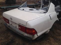 Задняя часть автомобиля. Lexus LS400, UCF20