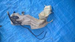 Бачок стеклоомывателя. Audi A4 Avant, B6 Audi A4, 8E5, 8EC, 8H7, 8HE Двигатели: AKE, ALT, ALZ, AMB, ASN, AVB, AVF, AVJ, AWA, AWX, AYM, BAU, BCZ, BDG...