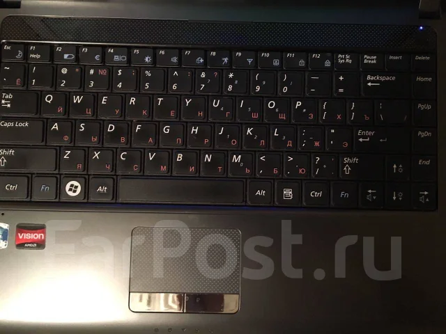 Samsung R425. 14", 2 500����, ��� 4 ��, ���� 320���, WiFi: 1, Bluetooth: 1, ����������� �� 2��. ����