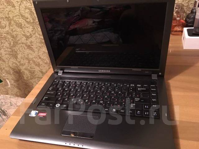 Samsung R425. 14", 2 500����, ��� 4 ��, ���� 320���, WiFi: 1, Bluetooth: 1, ����������� �� 2��. ����