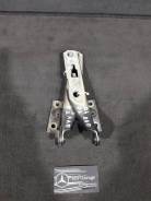Крепление капота. Audi: A4 Avant, S, A4, Quattro, S4 Двигатели: AKE, ALT, ALZ, AMB, AMM, ASB, ASN, AUK, AVB, AVF, AVJ, AVK, AWA, AWX, AYM, BAU, BBJ, B...