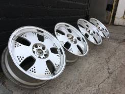 RAYS VOLK RACING. 7.5/8.5x18", 5x114.30, ET43/35, ЦО 70,0 мм.