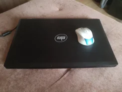 Clevo. 17", 3,3����, ��� 8 ��, ���� 532���, WiFi: 1, Bluetooth: 1, ����������� �� 1��. ����