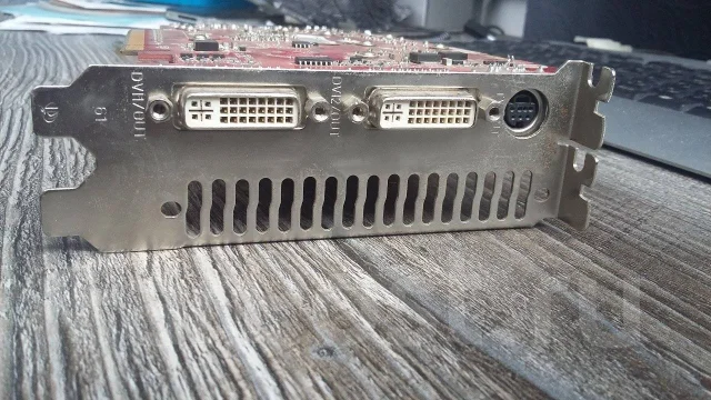 GeForce 8800 GT ����