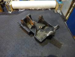 Крепление компрессора кондиционера. Nissan Vanette Serena, KVC23, KVJC23, KVNC23, VVJC23 Nissan Largo, VNW30, VW30 Двигатели: CD20, CD20ET, CD20TI