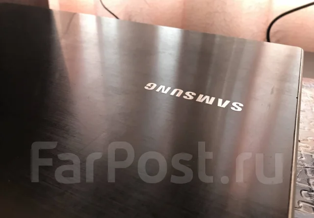 Samsung 300V5A-S0U. 15.6", 2,4����, ��� 4 ��, ���� 320���, WiFi: 1, Bluetooth: 1 ����