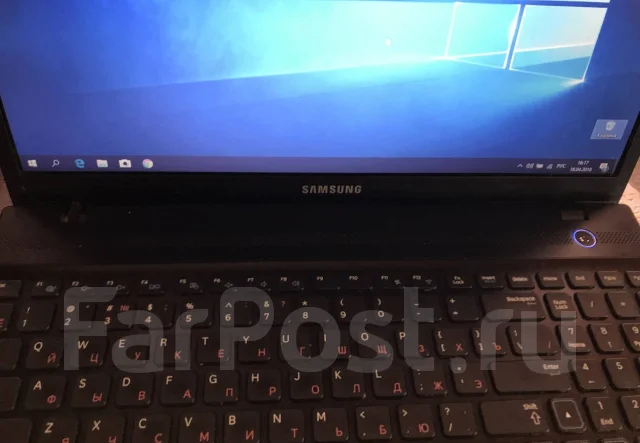 Samsung 300V5A-S0U. 15.6", 2,4����, ��� 4 ��, ���� 320���, WiFi: 1, Bluetooth: 1 ����