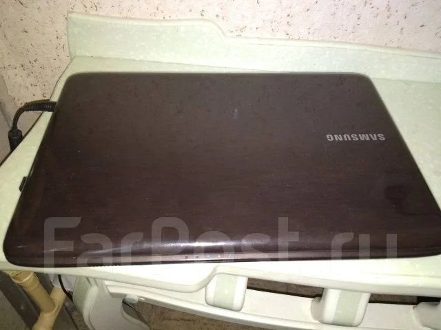 Samsung R540. 15.4", 2,1����, ��� 3072 ��, ���� 500���, WiFi: 1, Bluetooth: 1, ����������� �� 6��. ����