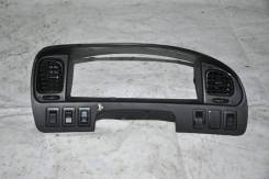 Консоль панели приборов. Mitsubishi Delica, PE8W Двигатель 4M40