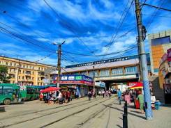 Бутик по адресу Луговая 21а (переход). 11 кв. м., улица Луговая 21а, р-н Луговая. Дом снаружи