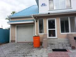 Продам коттедж. Переулок Прямой, р-н центральный, площадь дома 180 кв. м., водопровод, скважина, электричество 15 кВт, отопление твердотопливное, от а...