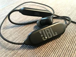JBL E25BT ����