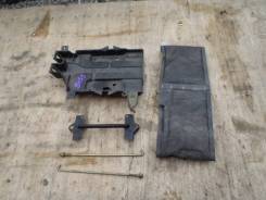 Крепление аккумулятора. Mitsubishi Lancer Cedia, CT9A, CT9W Mitsubishi Airtrek, CU2W Mitsubishi Lancer, CT9A, CT9W Mitsubishi Outlander, CU2W Двигател...