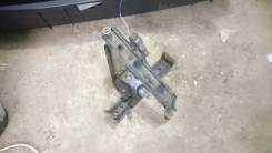 Крепление аккумулятора. Toyota Prius, ZVW30, ZVW30L, ZVW35