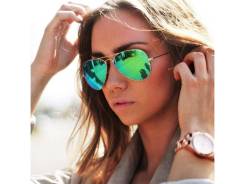 Очки Ray-Ban.