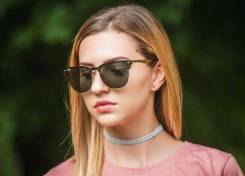 Очки Ray-Ban.