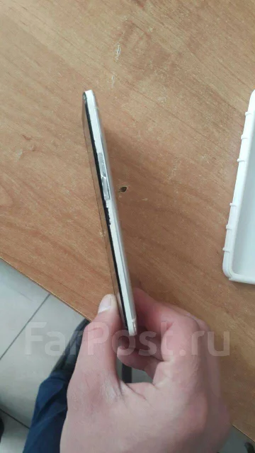 HTC One M7. �/�, �����, 3G, 4G LTE ����