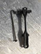 Крепление аккумулятора. Toyota Land Cruiser, FZJ100, HDJ100, HDJ100L, J100, UZJ100, UZJ100L, UZJ100W