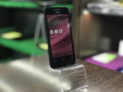 Asus ZenFone 4 A400CG. �/�, 8 ��, 3G