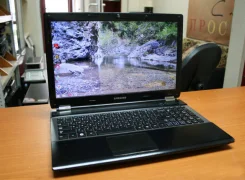 Samsung RC530. 15.6", 2,5����, ��� 8 ��, ���� 500���, WiFi: 1, Bluetooth: 1, ����������� �� 2��. ����