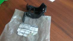 Крепление двери. Nissan: Micra, Primera, Note, Almera, Tino Двигатели: CG10DE, CG12DE, CGA3DE, CR12DE, CR14DE, HR16DE, K9K, K9K48KW, K9K50KW, K9K60KW...