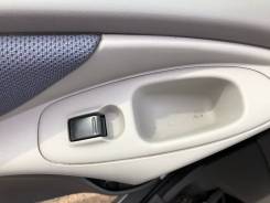 Кнопка стеклоподъемника. Nissan: X-Trail, NV350 Caravan, King Cab, Hardbody, Elgrand, Presage, Avenir, NP300, Sunny, Almera, March Box, Caravan, Blueb...