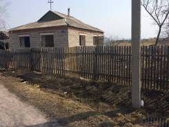 Кирпичный дом в центре с. Яковлевка. Яковлевка, р-н центр, площадь дома 57 кв. м., скважина, электричество 15 кВт, отопление твердотопливное, от частн...