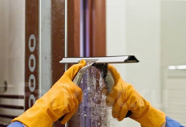 Мойка окон, стеклянных перегородок в Хабаровске