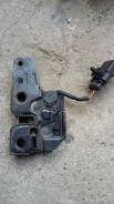 Замок капота. Volkswagen Touareg, 7LA Двигатели: AXQ, AYH, AZZ, BAA, BAC, BAN, BAR, BHK, BHL, BJN, BKJ, BKL, BKS, BKW, BLE, BLK, BMV, BMX, BPD, BPE, B...