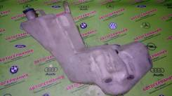 Бачок стеклоомывателя. Audi A8, d2 Audi S8 Двигатели: AAH, ABC, ABZ, ACK, ADR, AEJ, AEM, AEW, AFB, AFN, AGA, AGB, AGH, AHC, AHH, AHK, AJK, AKC, AKG, A...