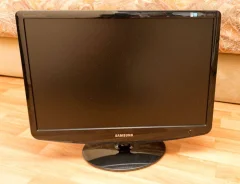 Samsung. 22", ���������� �� (LCD, LED, QLED) ����