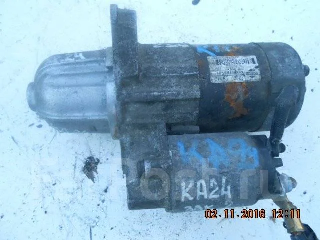 Где находится стартер на ниссан рнесса