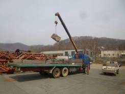Hino. Грузовик бортовой с манипулятором HINO, 12 999 куб. см., 12 000 кг.