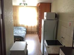 Гостинка, улица Надибаидзе 26. Чуркин, 17 кв. м. Комната