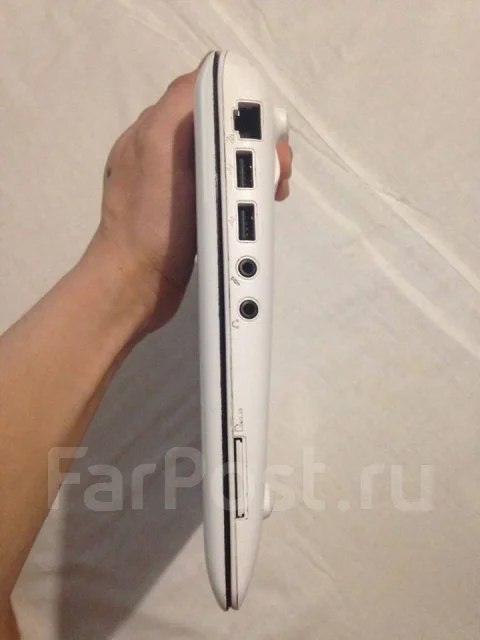 Asus Eee PC. 11.6", 1,3����, ��� 2048 ��, ���� 150���, WiFi: 1, Bluetooth: 1, ����������� �� 3��. ����