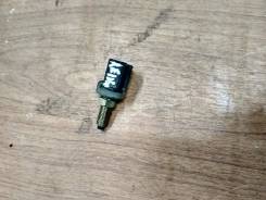 Концевик под педаль тормоза. Toyota Sprinter Carib, AE111, AE111G, AE114, AE114G, AE115, AE115G Двигатели: 4AFE, 4AGE, 7AFE, 4EFE