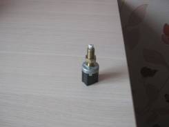 Концевик под педаль тормоза. Toyota: Vios, Sienta, Corolla Axio, Porte, Soluna Vios, Scion, Echo, Corolla, Yaris Verso, Funcargo, Raum, Yaris, Echo Ve...