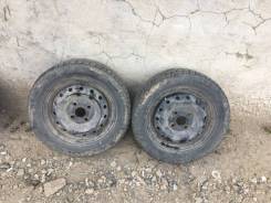 Bridgestone Blizzak Revo. Зимние, без шипов, 2010 год, 50 %, 2 шт