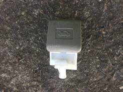 Ручка открывания капота. Toyota: Vios, Fortuner, Voxy, Soluna Vios, Hilux Surf, Corolla Fielder, Noah, Corolla, 4Runner, Alphard Двигатели: 1NZFE, 1KD...