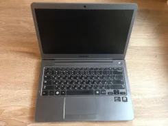 Samsung 530U3C. 1,7����, ��� 4 ��, ���� 500���, WiFi: 1, Bluetooth: 1, ����������� �� 4��. ����