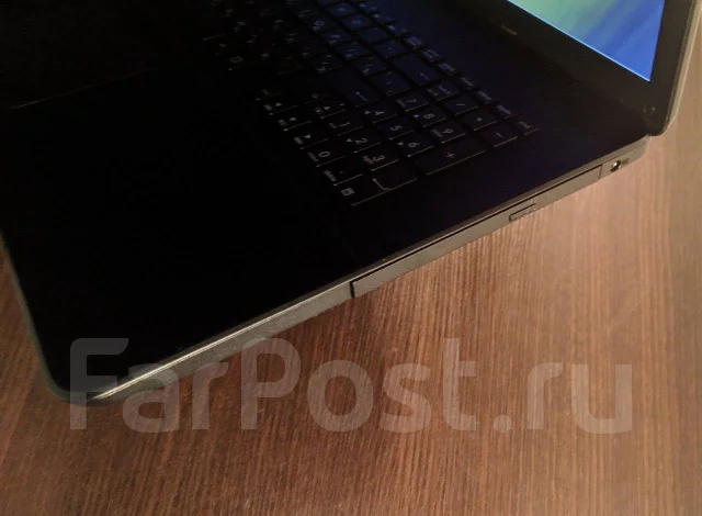 Asus X751. 17.3", 1,6����, ��� 4 ��, ���� 500���, WiFi: 1, Bluetooth: 1, ����������� �� 4��. ����