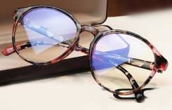 Очки Ray-Ban.