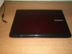 Samsung R580. 15.6", 2,1����, ��� 4 ��, ���� 256���, WiFi, Bluetooth, ����������� �� 4��. ����